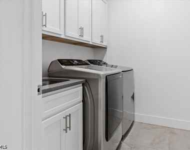 155 Thornton Avenue S - Photo Thumbnail 9