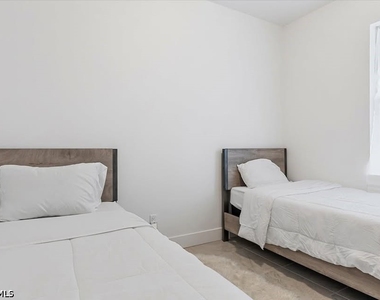 155 Thornton Avenue S - Photo Thumbnail 8