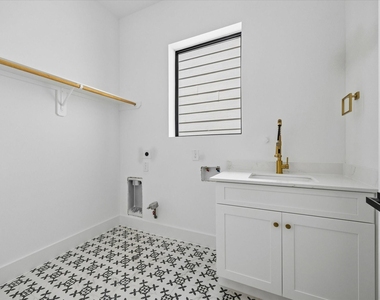 1325 W 22nd Street - Photo Thumbnail 25