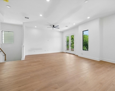 1325 W 22nd Street - Photo Thumbnail 11