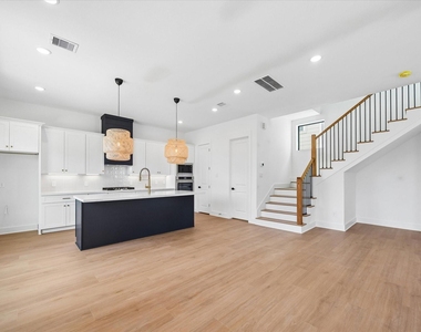 1325 W 22nd Street - Photo Thumbnail 3