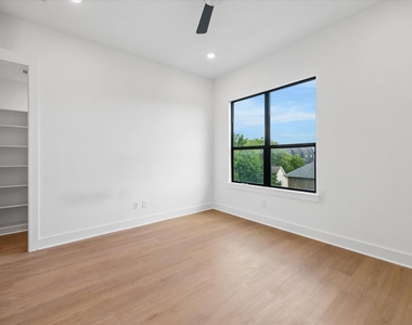 1325 W 22nd Street - Photo Thumbnail 15