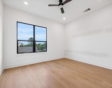 1325 W 22nd Street - Photo Thumbnail 17