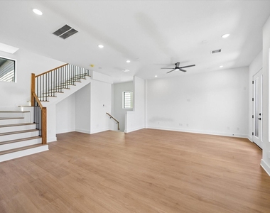 1325 W 22nd Street - Photo Thumbnail 10