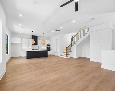 1325 W 22nd Street - Photo Thumbnail 2