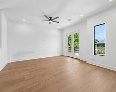 1325 W 22nd Street - Photo Thumbnail 12