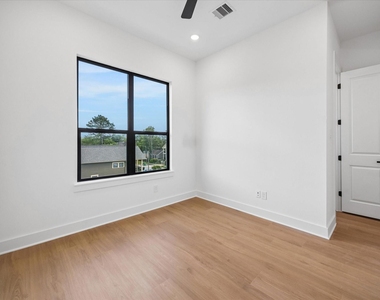 1325 W 22nd Street - Photo Thumbnail 21