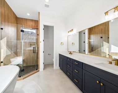 1325 W 22nd Street - Photo Thumbnail 18