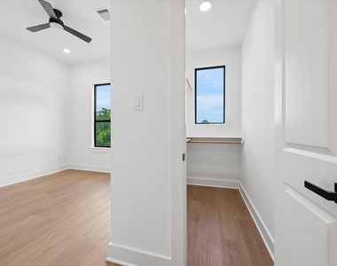 1325 W 22nd Street - Photo Thumbnail 22
