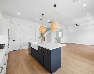 1325 W 22nd Street - Photo Thumbnail 8
