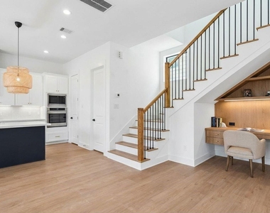 1325 W 22nd Street - Photo Thumbnail 4
