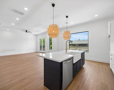 1325 W 22nd Street - Photo Thumbnail 7