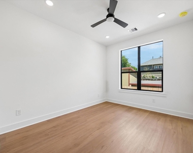 1325 W 22nd Street - Photo Thumbnail 16