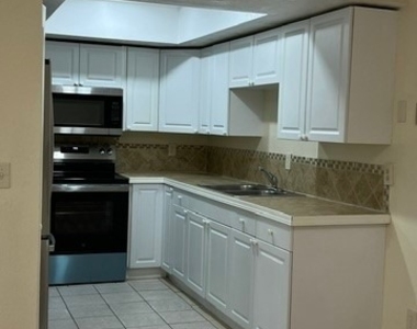 621 Gerald Avenue - Photo Thumbnail 4