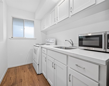 1217 Heights Boulevard - Photo Thumbnail 8