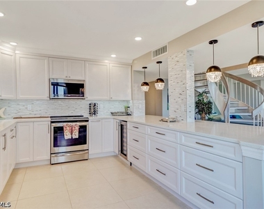 4041 Gulf Shore Boulevard N - Photo Thumbnail 9