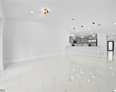 1010 Jaguar Boulevard - Photo Thumbnail 1