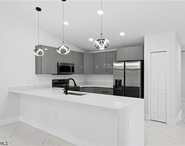 1010 Jaguar Boulevard - Photo Thumbnail 5