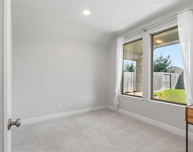29427 Mesquite Oaks Drive - Photo Thumbnail 15