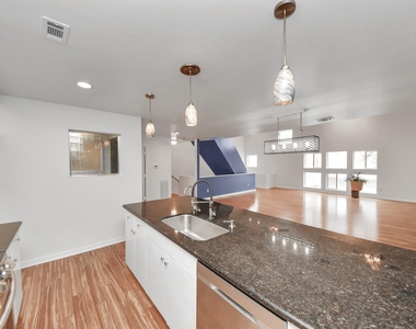 1428 Bailey Street - Photo Thumbnail 11