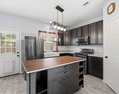5615 Brigstone Park Drive - Photo Thumbnail 11
