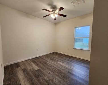6202 White Oak Drive - Photo Thumbnail 8