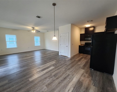 6202 White Oak Drive - Photo Thumbnail 5