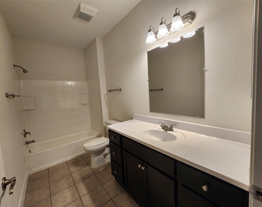 6202 White Oak Drive - Photo Thumbnail 6