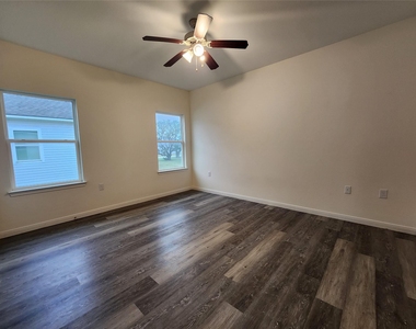 6202 White Oak Drive - Photo Thumbnail 9