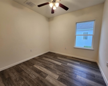 6202 White Oak Drive - Photo Thumbnail 7