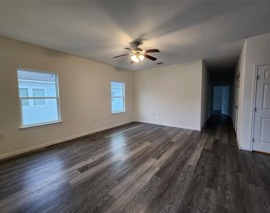 6202 White Oak Drive - Photo Thumbnail 2
