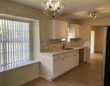 16727 Bougainvilla Lane - Photo Thumbnail 7