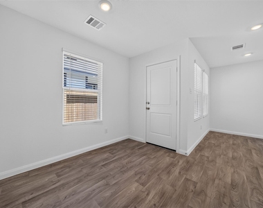 11923 Detar Court - Photo Thumbnail 13