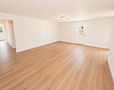12318 Braewick Drive - Photo Thumbnail 4