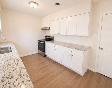 12318 Braewick Drive - Photo Thumbnail 2
