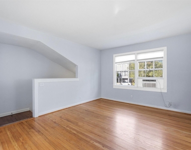 2223-1/2 Singleton Street - Photo Thumbnail 3