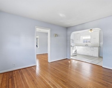 2223-1/2 Singleton Street - Photo Thumbnail 2
