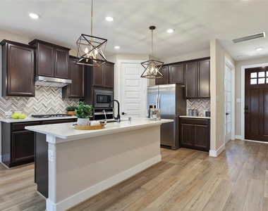 2013 Woodland Pine Court - Photo Thumbnail 3
