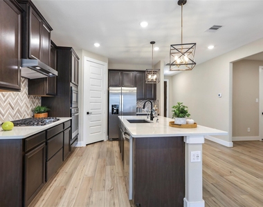 2013 Woodland Pine Court - Photo Thumbnail 5
