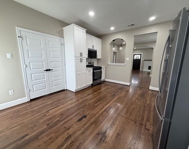 3121 Southmore Boulevard - Photo Thumbnail 6