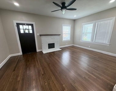 3121 Southmore Boulevard - Photo Thumbnail 2