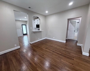 3121 Southmore Boulevard - Photo Thumbnail 5