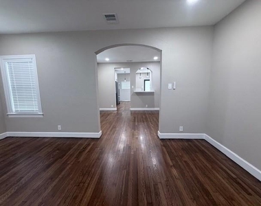 3121 Southmore Boulevard - Photo Thumbnail 4