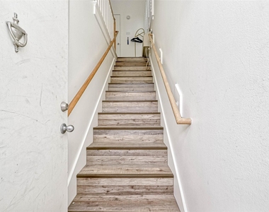 2112 Harold Street - Photo Thumbnail 2