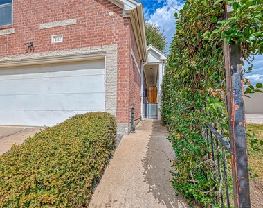 2112 Harold Street - Photo Thumbnail 1