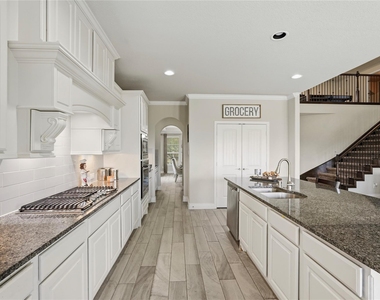 10311 Silver Shield Way - Photo Thumbnail 9