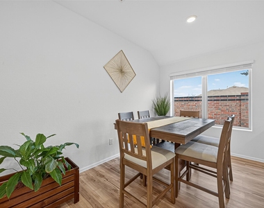 27222 Woodridge Glen Drive - Photo Thumbnail 21