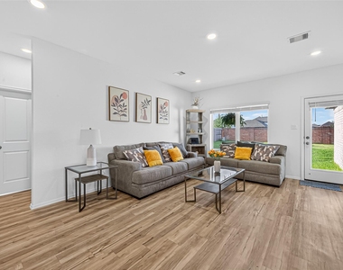 27222 Woodridge Glen Drive - Photo Thumbnail 7