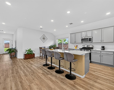 27222 Woodridge Glen Drive - Photo Thumbnail 11