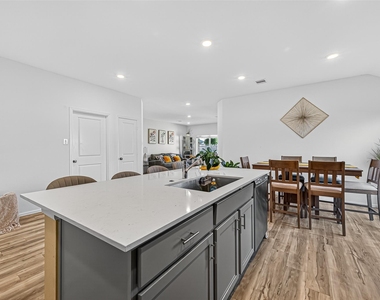 27222 Woodridge Glen Drive - Photo Thumbnail 12